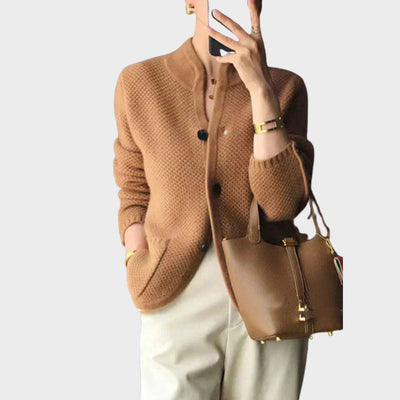 Strikket Cardigan i Uldmix – Diskret elegance møder tidløs komfort