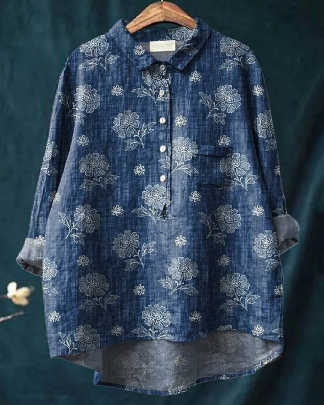Solveig – Malerisk bluse med liv og lethed