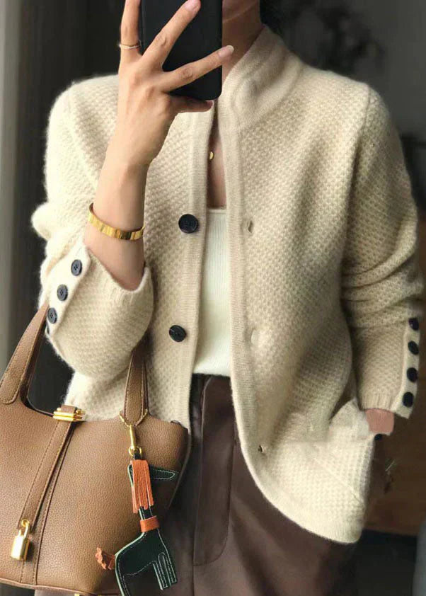 Strikket Cardigan i Uldmix – Diskret elegance møder tidløs komfort