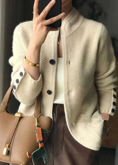 Strikket Cardigan i Uldmix – Diskret elegance møder tidløs komfort
