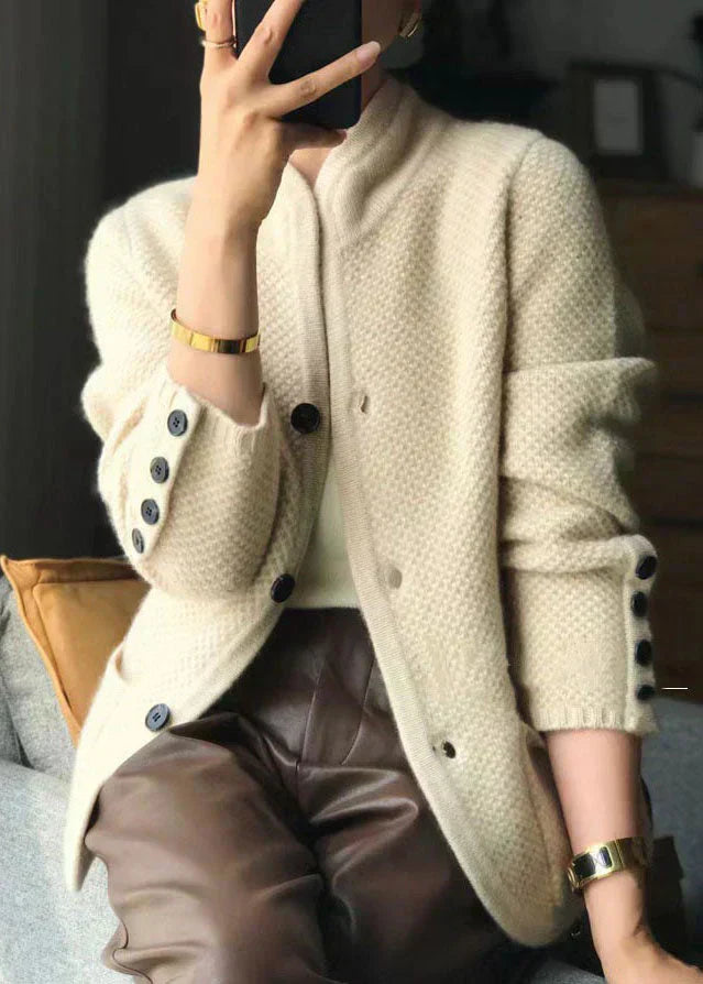 Strikket Cardigan i Uldmix – Diskret elegance møder tidløs komfort