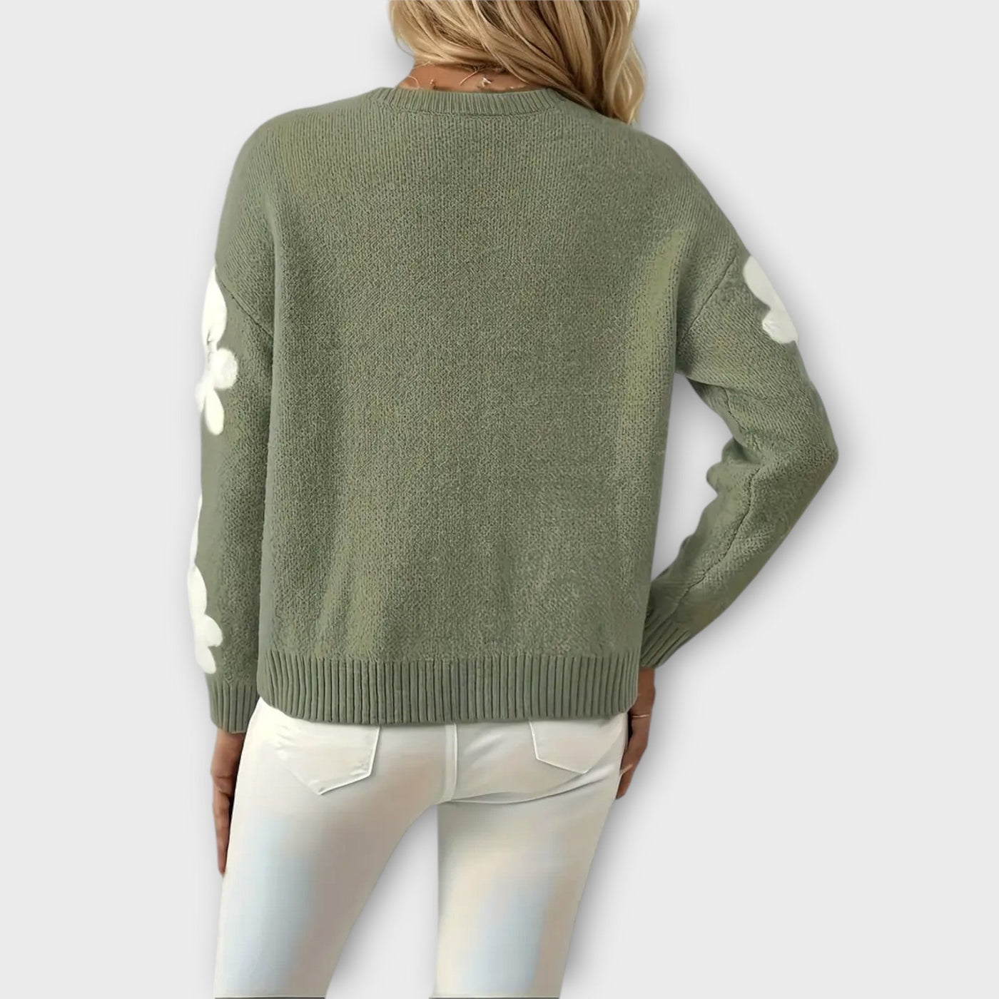 Pullover med blomsterærmer – frisk, legesyg og stilren